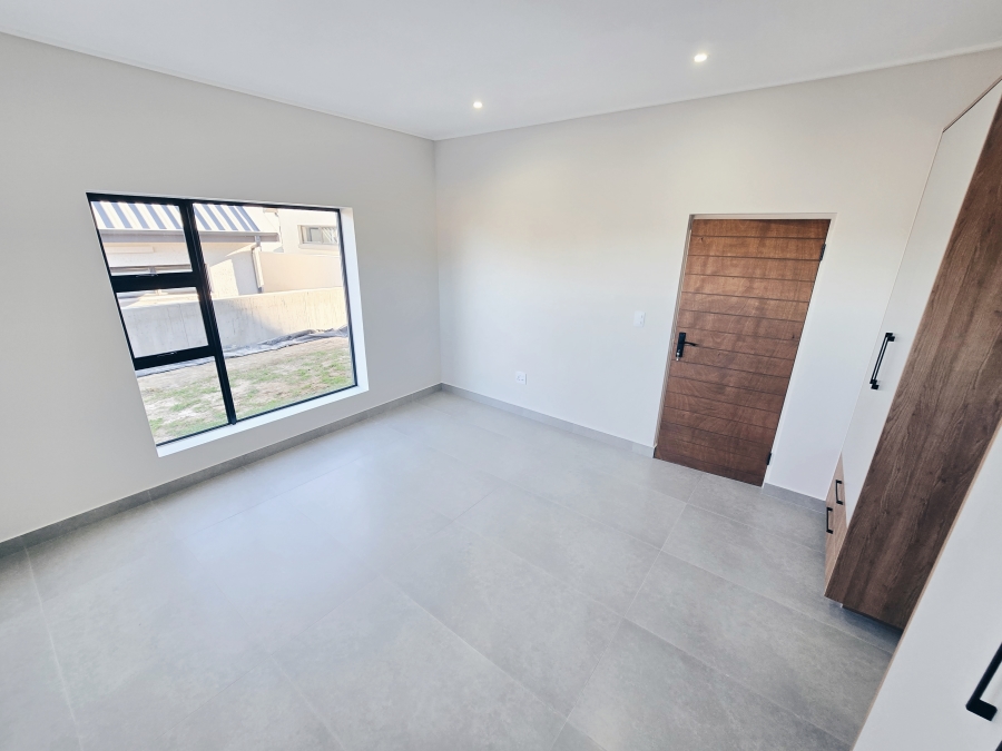 5 Bedroom Property for Sale in Outeniquasbosch Western Cape